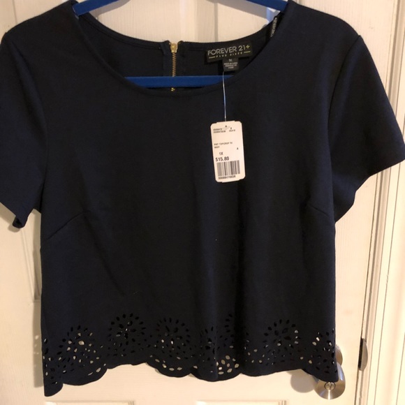 Laser cut crop top - Picture 1 of 3